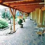 Holzhütte-camping-pod Mit Sauna&frühstück, Bad über Terasse Erreichbar Campingplatz