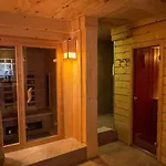 Holzhütte-camping-pod Mit Sauna&frühstück, Bad über Terasse Erreichbar